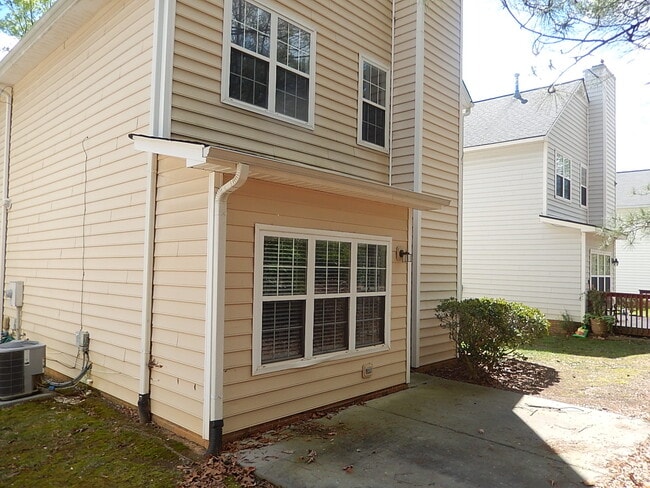 Building Photo - 211 Bridgepath Dr