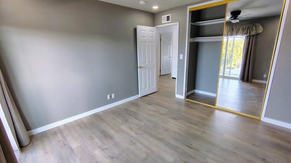 Building Photo - 1930 Adrian St