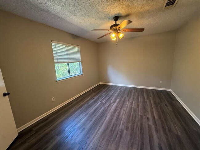 Building Photo - 7001 Winedale Dr