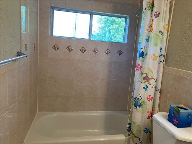 Building Photo - 2415 Poco Dr