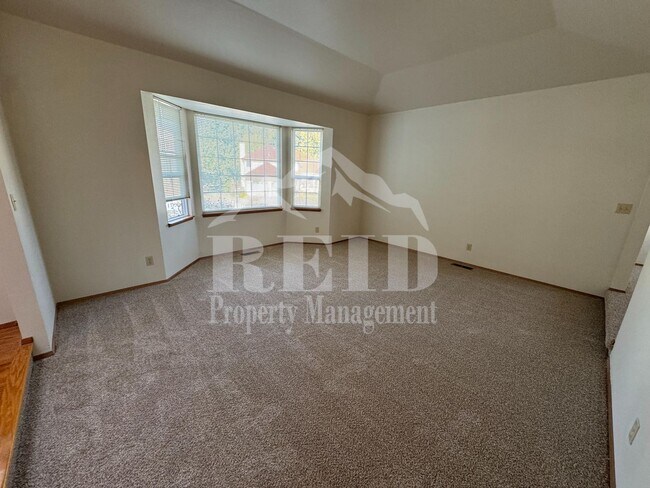 Building Photo - 979 NW Calypso Cir