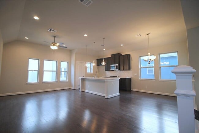Building Photo - 11917 Oakmont Valley Trace