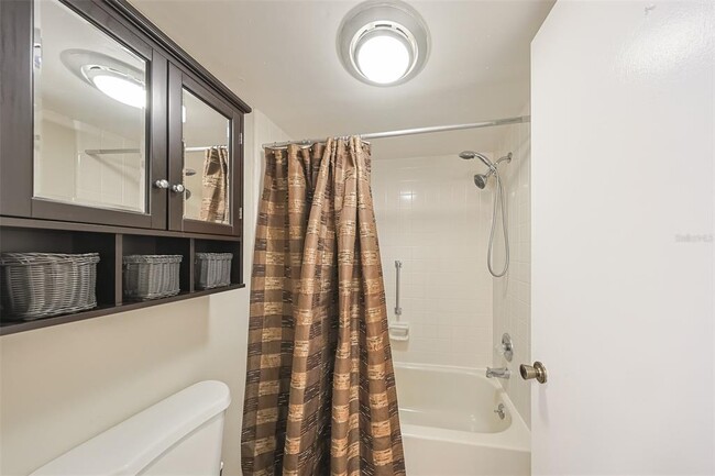 Building Photo - 611 Lively Dr