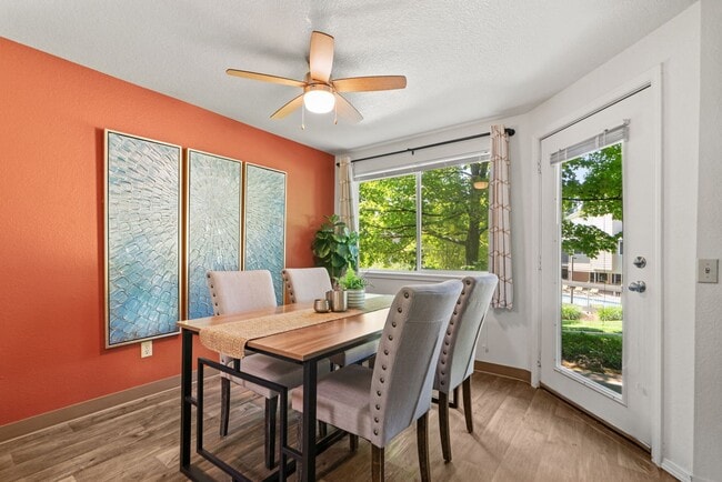 Building Photo - Creekside Apartments