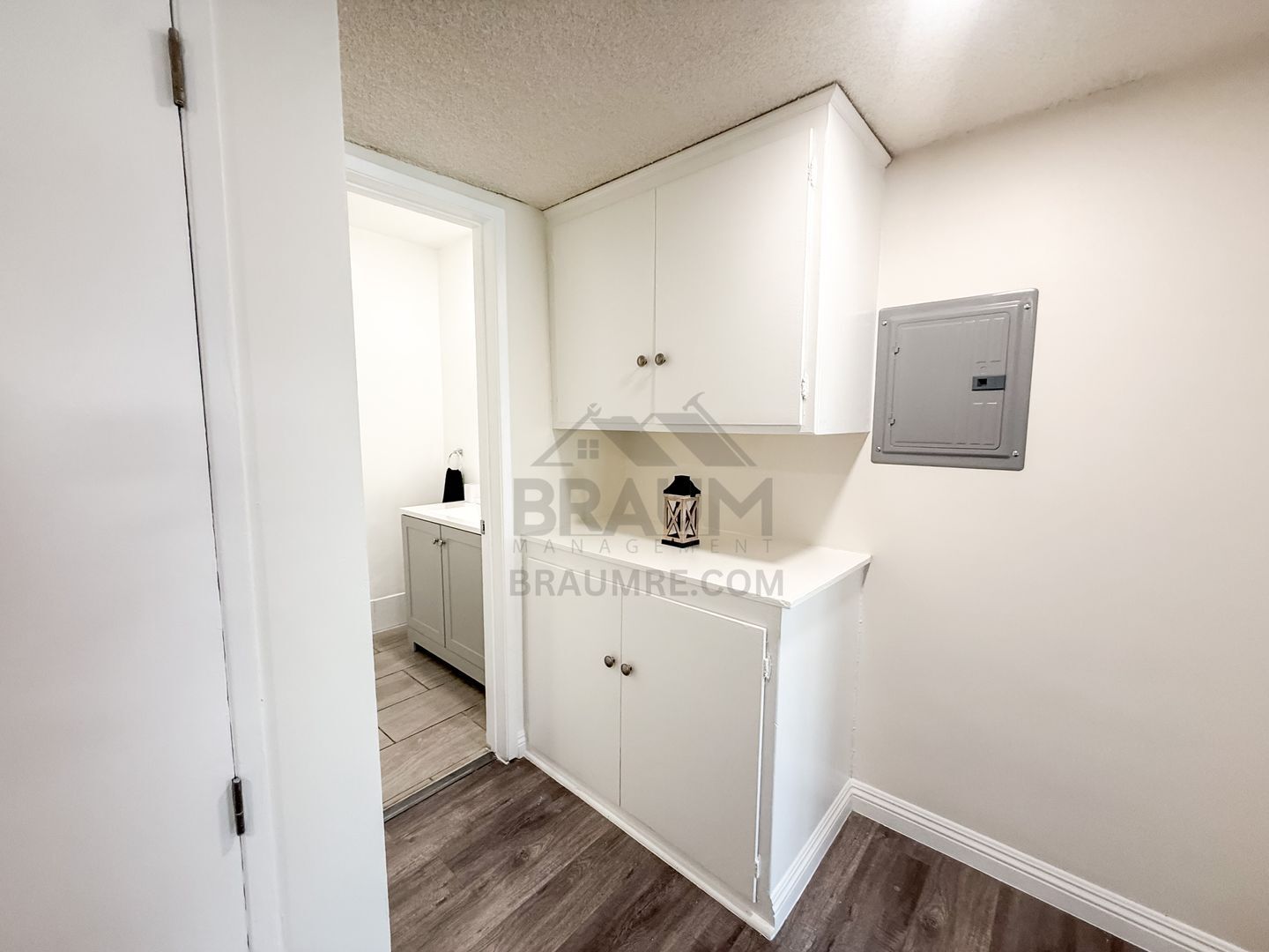 Building Photo - 6041 Whitsett Ave