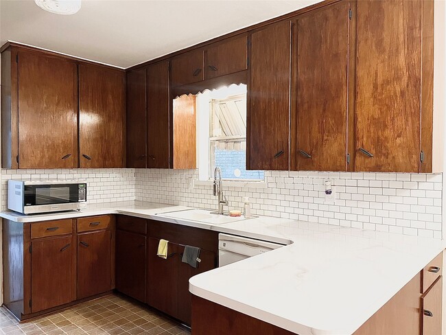 Building Photo - 5546 Beechnut St