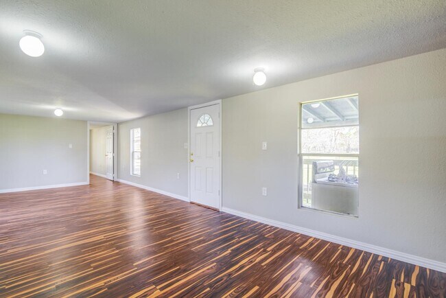 Building Photo - 1809 W Sidnor St