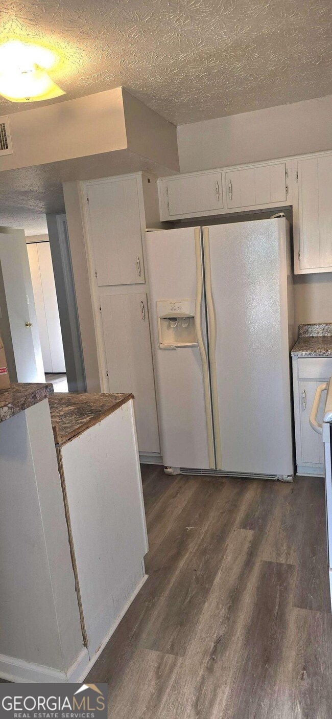 Building Photo - 8595 Parkside Dr