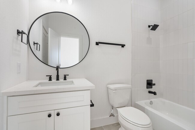 Building Photo - 868 E 35th St