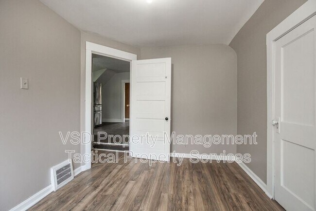 Building Photo - 3408 E 140th St