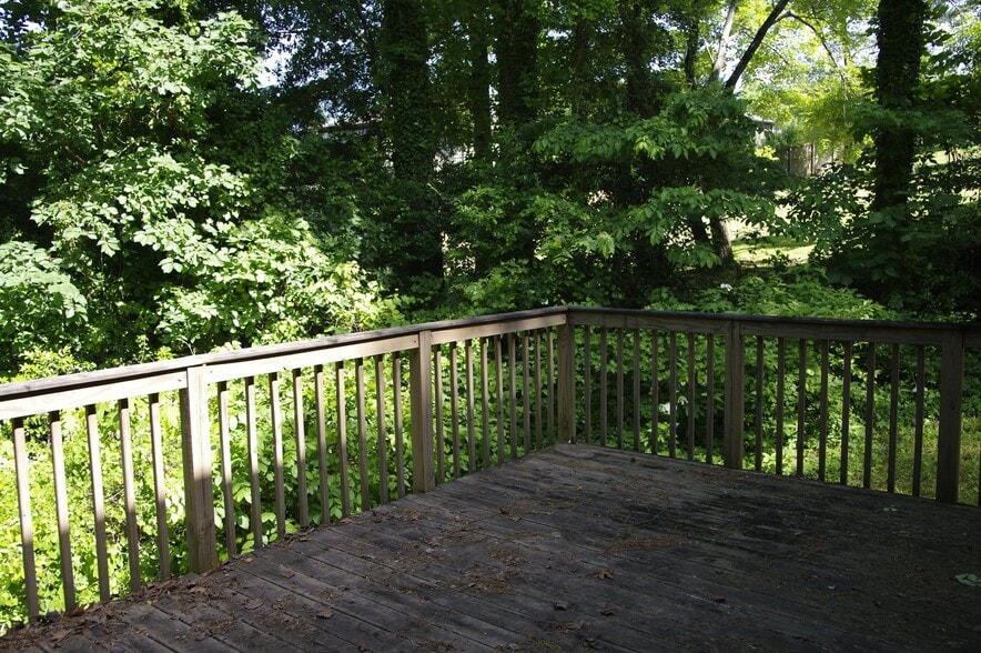 Building Photo - 813 Linbard Ln