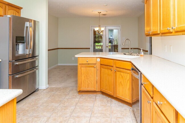 Building Photo - PET FRIENDLY!!!!!!