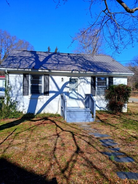 624 sq ft interior - 809 W Osborn Rd