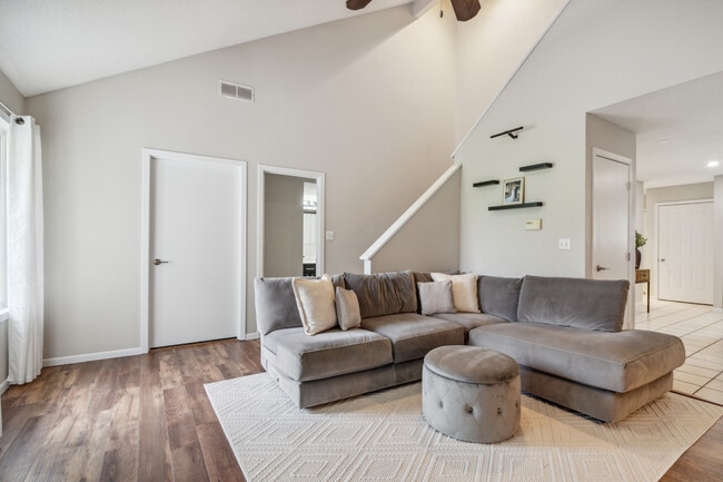 Building Photo - 189 Stephans St