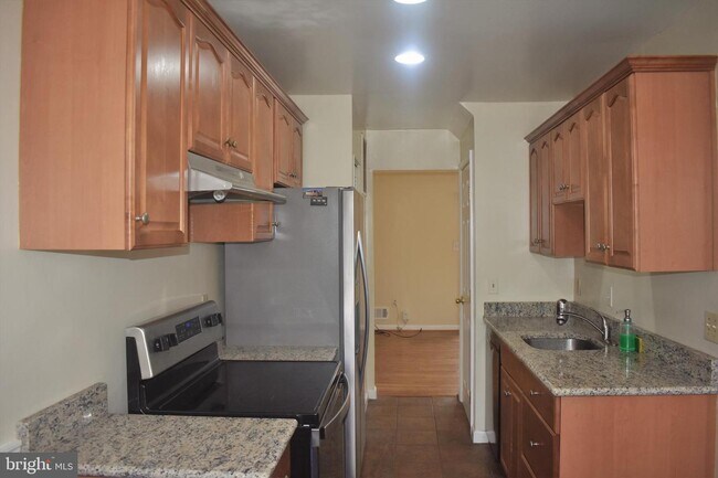 Building Photo - 16 Blue Ribbon Ct