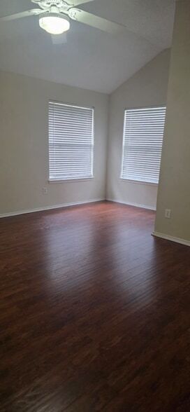 Building Photo - 1814 Mesa Ct