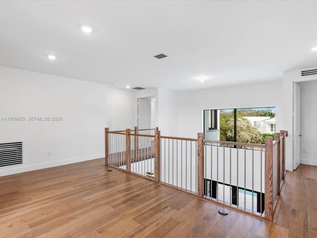 Building Photo - 19701 NE 16th Pl