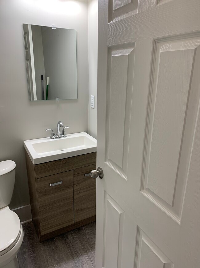 Bathroom - 4142 Chambers St