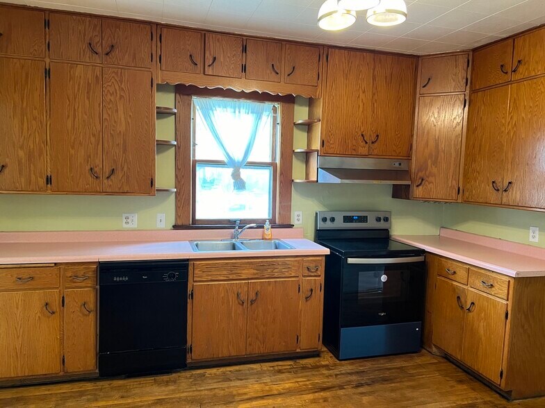 Kitchen - 1203 Vilas Ave