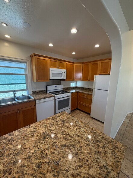 Kitchen - 256 17th St