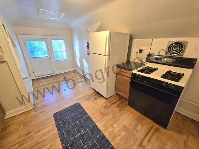 Building Photo - 4808 25th Ave