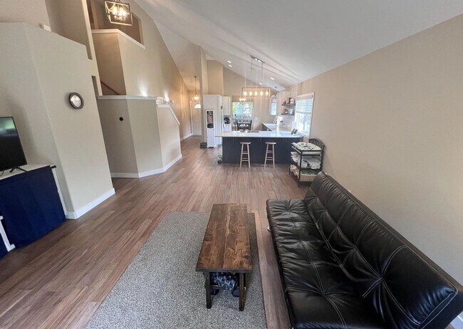Building Photo - Great Neighborhood 3bd/ 2.5 Avail. Nov. 28th