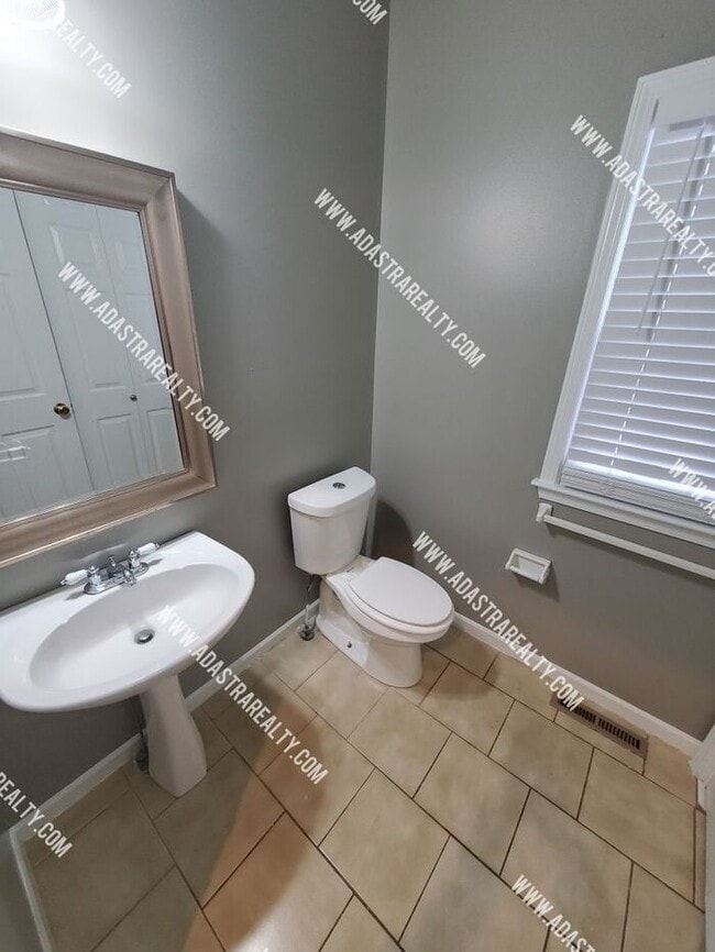 Building Photo - Gorgeous Blue Valley Home-Available in JULY!!
