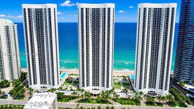 Building Photo - 15901 Collins Ave