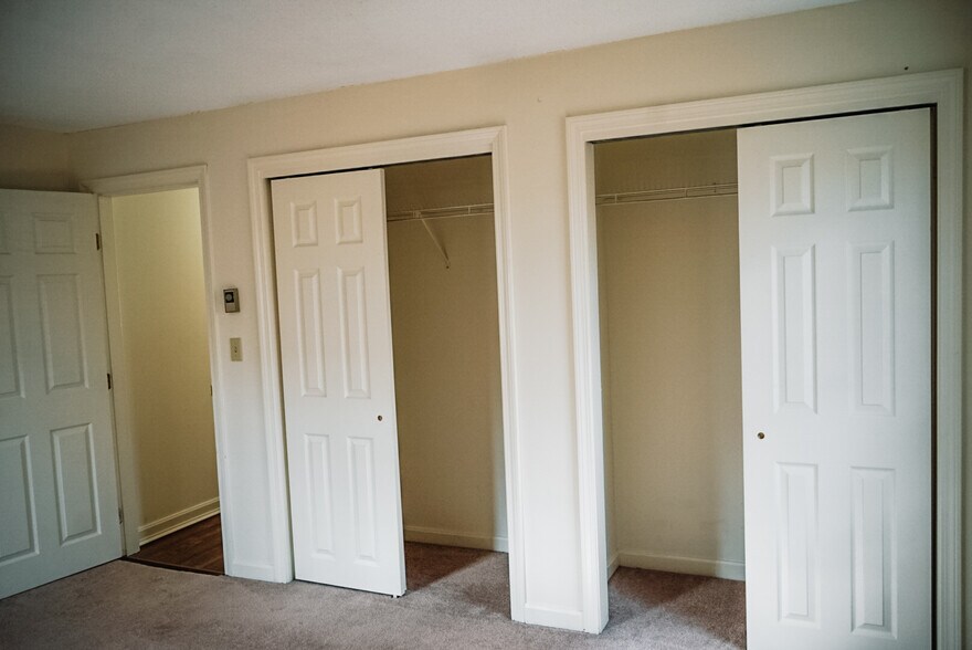 Building Photo - 12 Justines Way