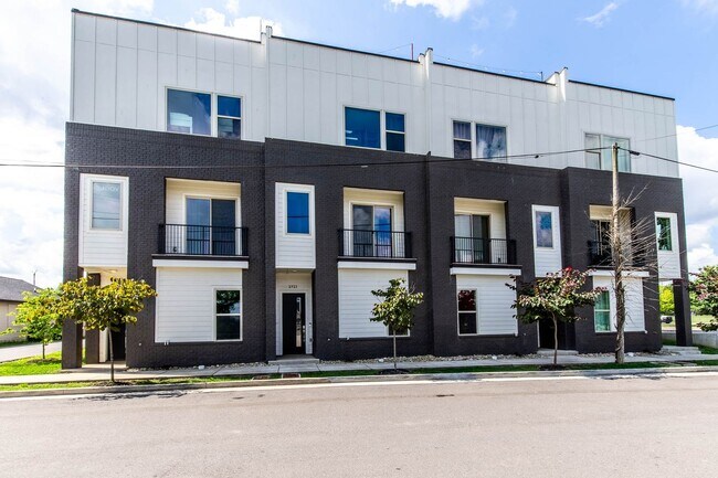 Building Photo - Modern 4 Bed, 4 Bath Townhouse with Rooftop Terrace in Nashville | 1,857 Sq Ft