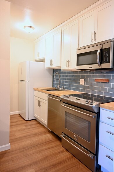 Kitchen - 675 S University Blvd