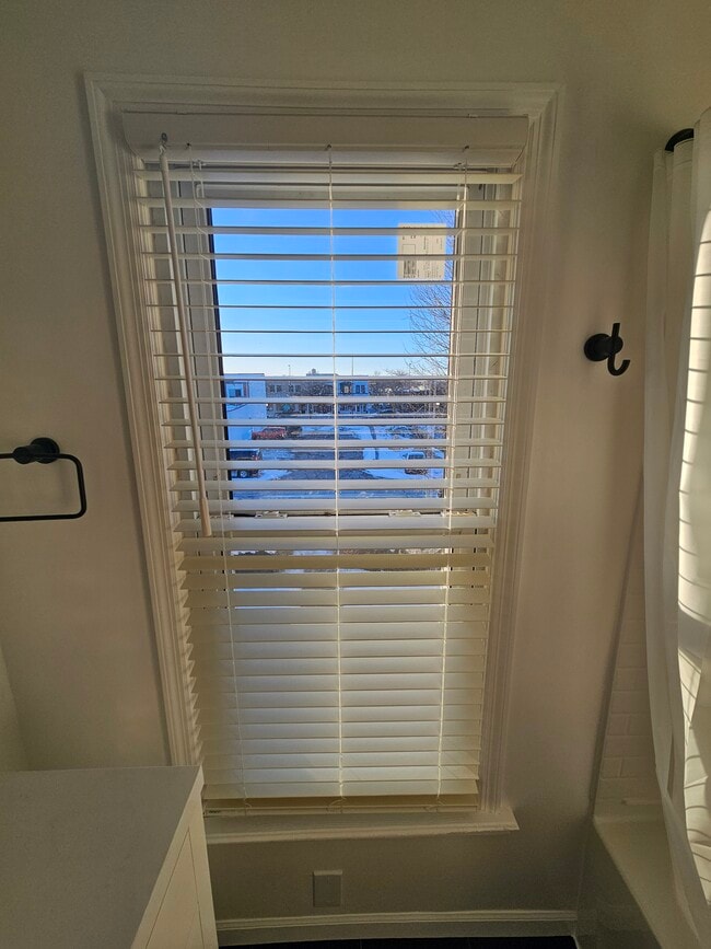 Building Photo - 3154 Van Alstyne St