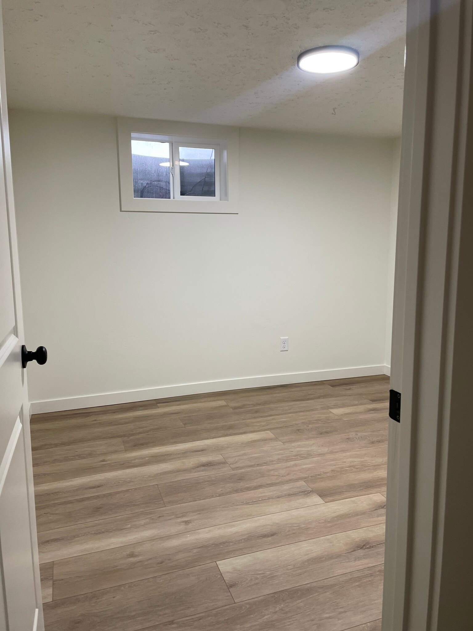 Building Photo - 345 Center St W