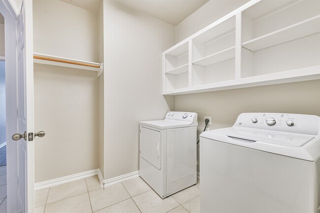 Building Photo - 6 Cordella Pl