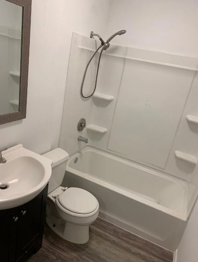 Building Photo - Beautifully Redone 2 Bedroom House! Available for a 5/1 Move In!!! *Updated Photos to Come*