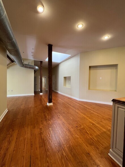 Building Photo - 715 Sherman St