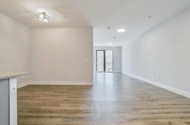 Building Photo - 502 Broadway