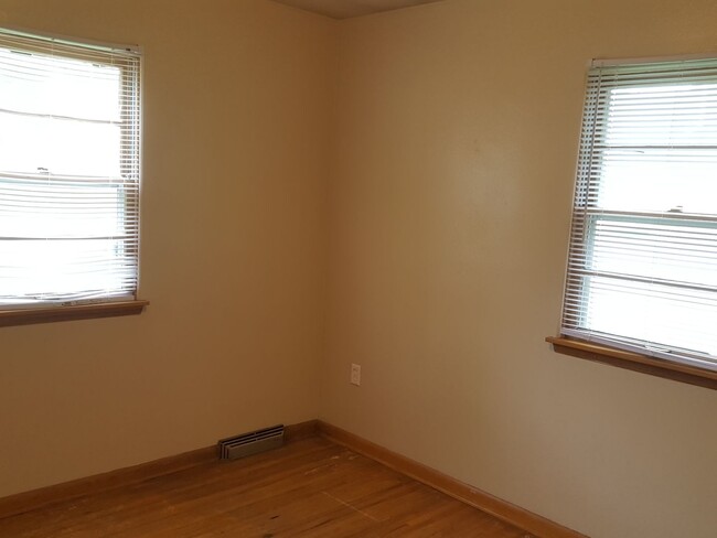 Building Photo - Now leasing for May 2025! Four Bed/Two and...