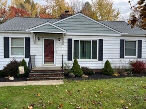 Building Photo - 743 Lander Rd