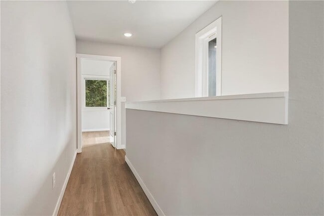 Building Photo - 102 N West Ave