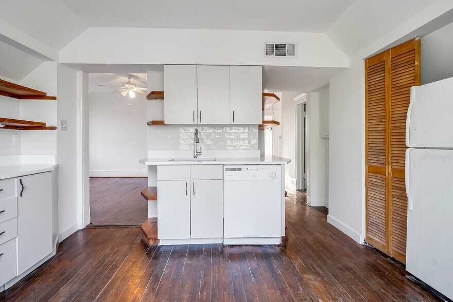 Building Photo - 740 Oakland Ave SE