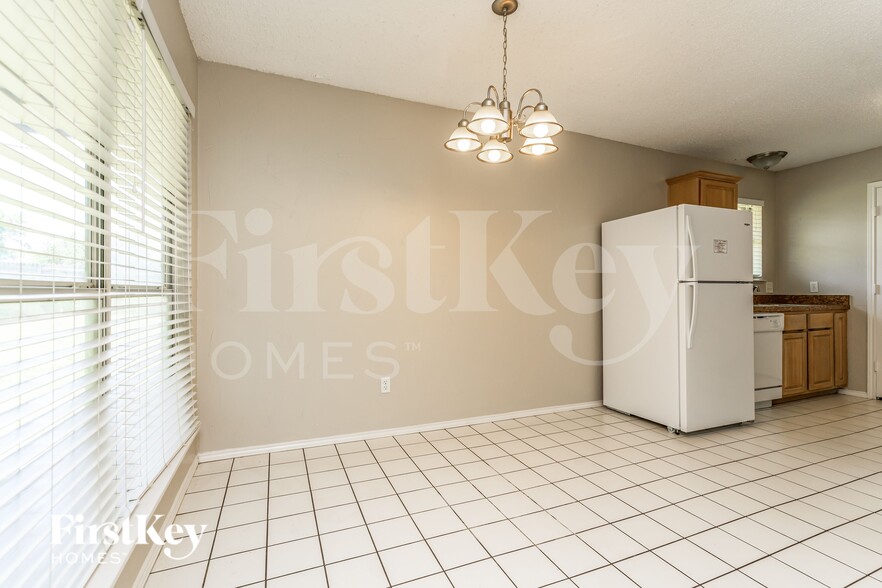 Building Photo - 606 Plainview Dr