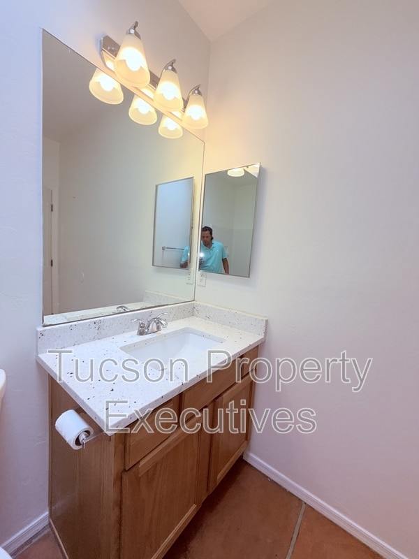 Building Photo - 324 W 23rd St