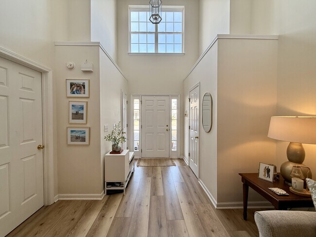 Building Photo - 1104 Harvester Cir