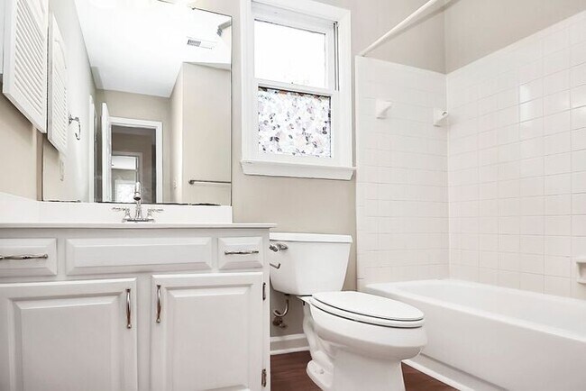 Building Photo - Well Maintained 4BD/2.5BA Home in the Cheshunt Community!