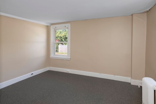 Building Photo - 25 Greenview Ave