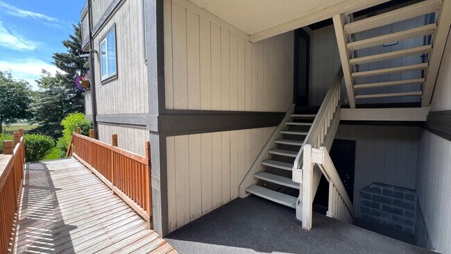 Building Photo - Lake Hood views!  (2) Bed / (2) Bath Condo...