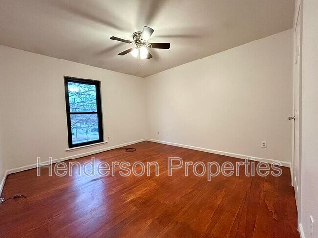 Building Photo - 1625 Merry Oaks Rd