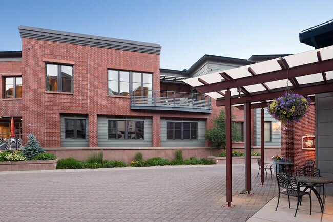 Building Photo - 501 Rio Grande Pl