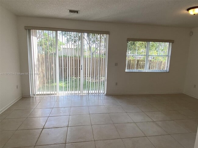 Building Photo - 7980 S Southwood Cir